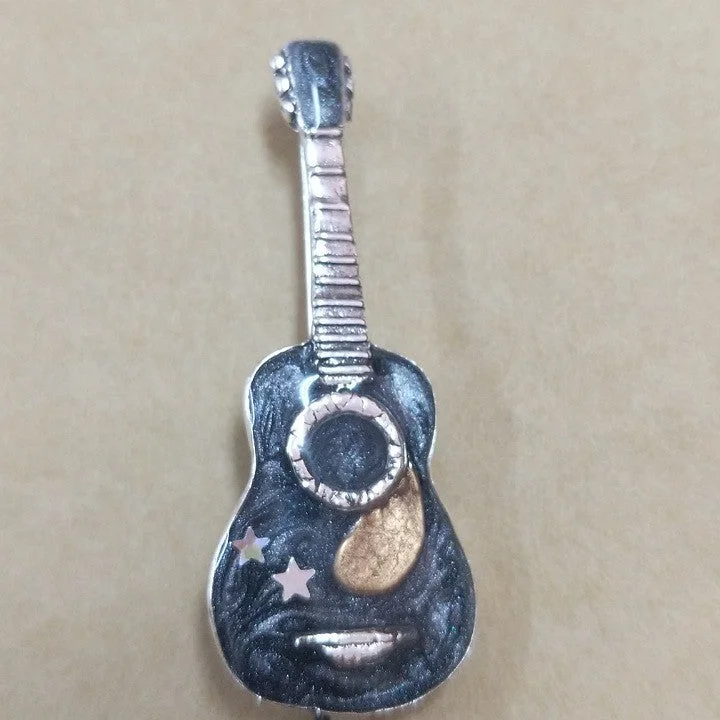 TARATATA GUITAR BROOCH